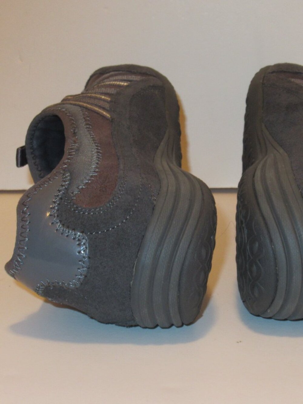 New Skechers Unity Beaming Womens 9.5 Gray Suede/Leather Slip On Sneakers 23151 - Picture 8 of 15
